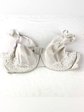 Olga by Warner’s Elegant Lace Trim White Bra